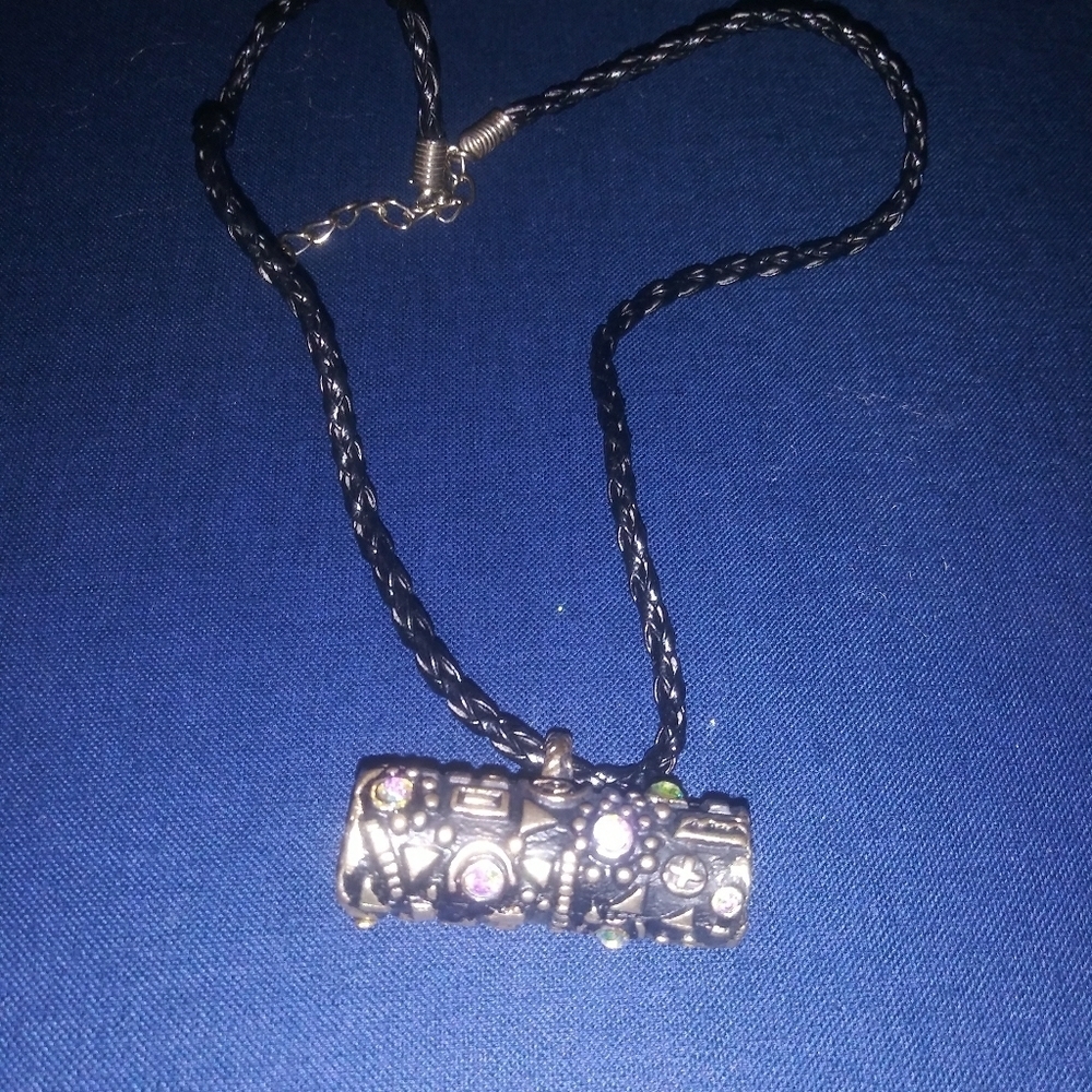 Linear Pendant Necklace